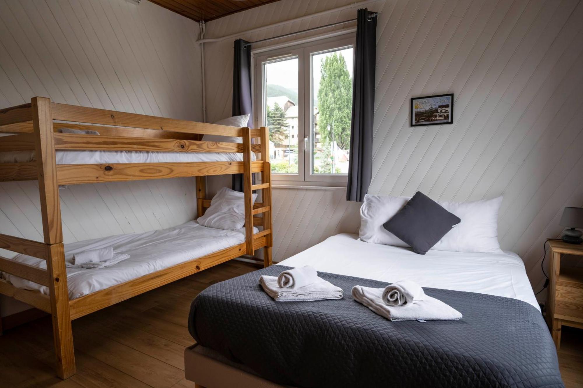 Hotel Les Flocons Le Sauze Buitenkant foto