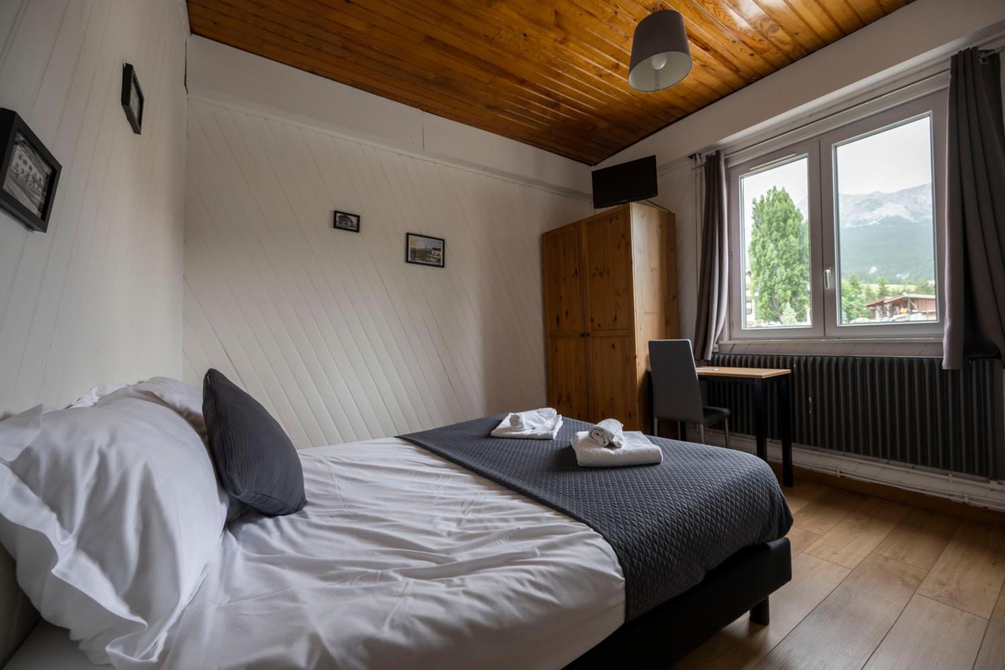 Hotel Les Flocons Le Sauze Buitenkant foto