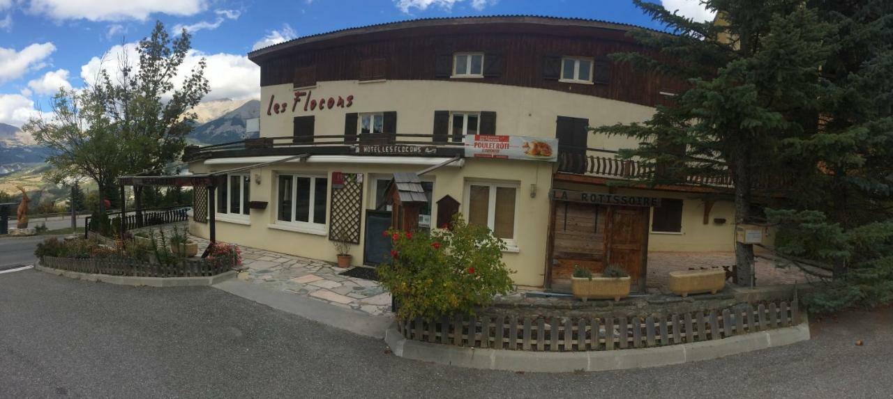 Hotel Les Flocons Le Sauze Buitenkant foto