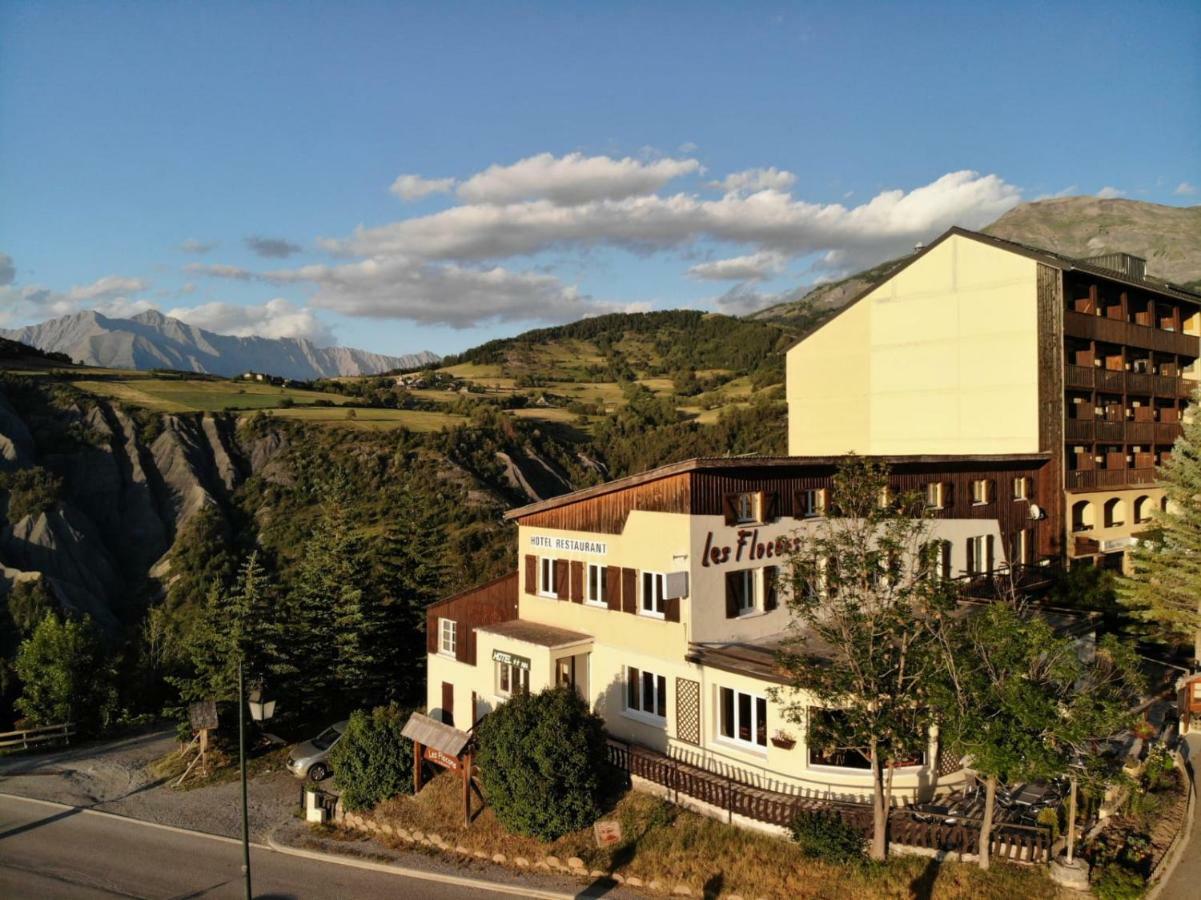 Hotel Les Flocons Le Sauze Buitenkant foto